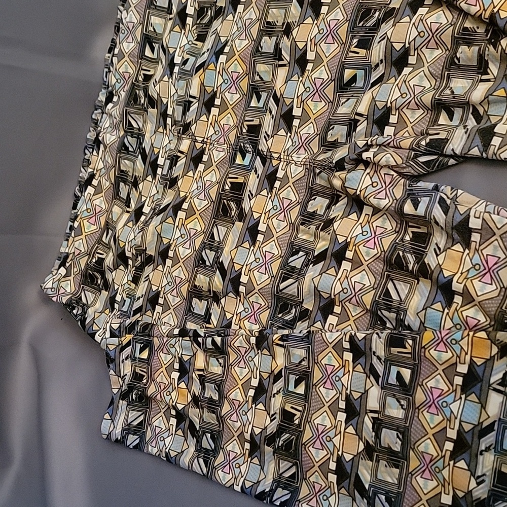 (J12) LuLaroe Tall & Curvy Leggings - Picture 2 of 4